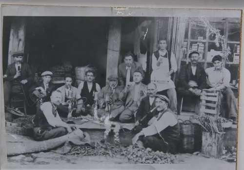 Biga Çarşısında Esnaf Muhabbeti - Fotoğraf 1