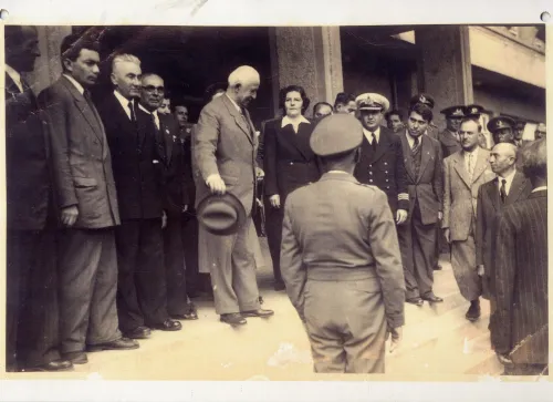 “Biga Halk Evi’nde Tarihi Karşılama: İsmet İnönü’nün 1950 Ziyareti” - Fotoğraf 1