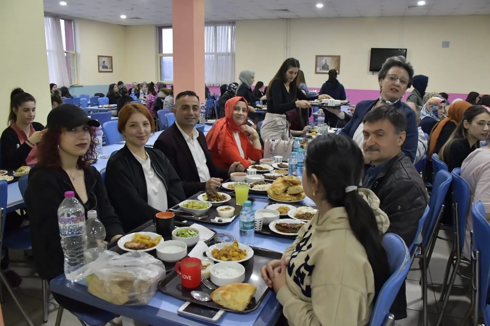 Başkan Erdoğan, Üniversite Öğrencileriyle İftar Yaptı