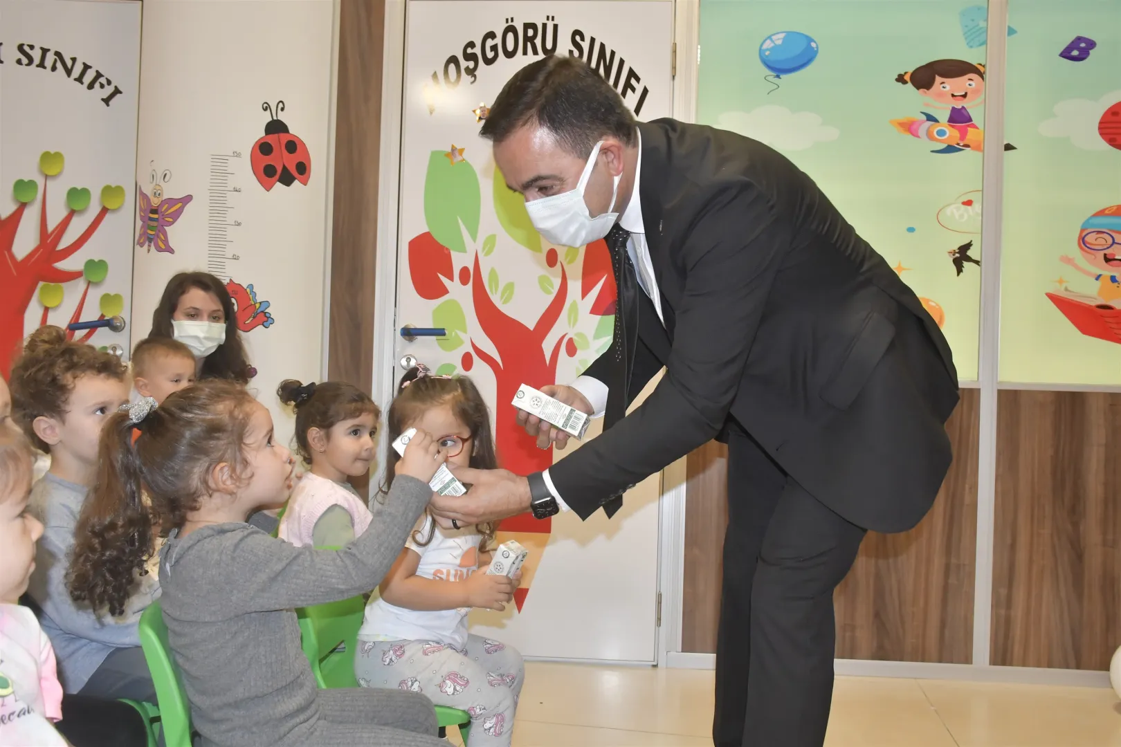 Başkan Erdoğan’dan Miniklere Süt Sürprizi