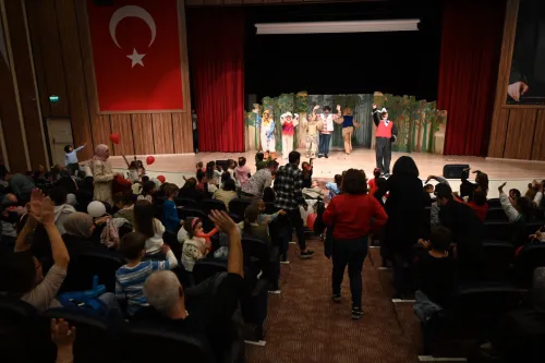 Belediyemizden Tüm Çocuklara 29 Ekim’e Özel Çocuk Tiyatrosu