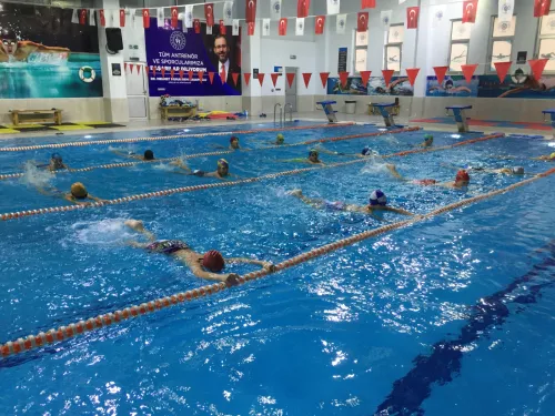 Biga Belediyesi İle Kış Ayılarında da Güvenle Yüzme Öğreniyorlar