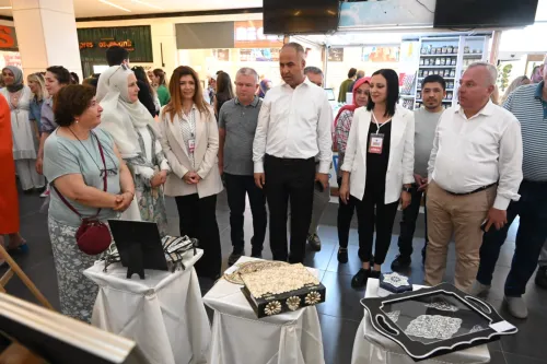 Biga Belediyesi Kadın Emeği Çarşısı: Hanımeli Açıldı