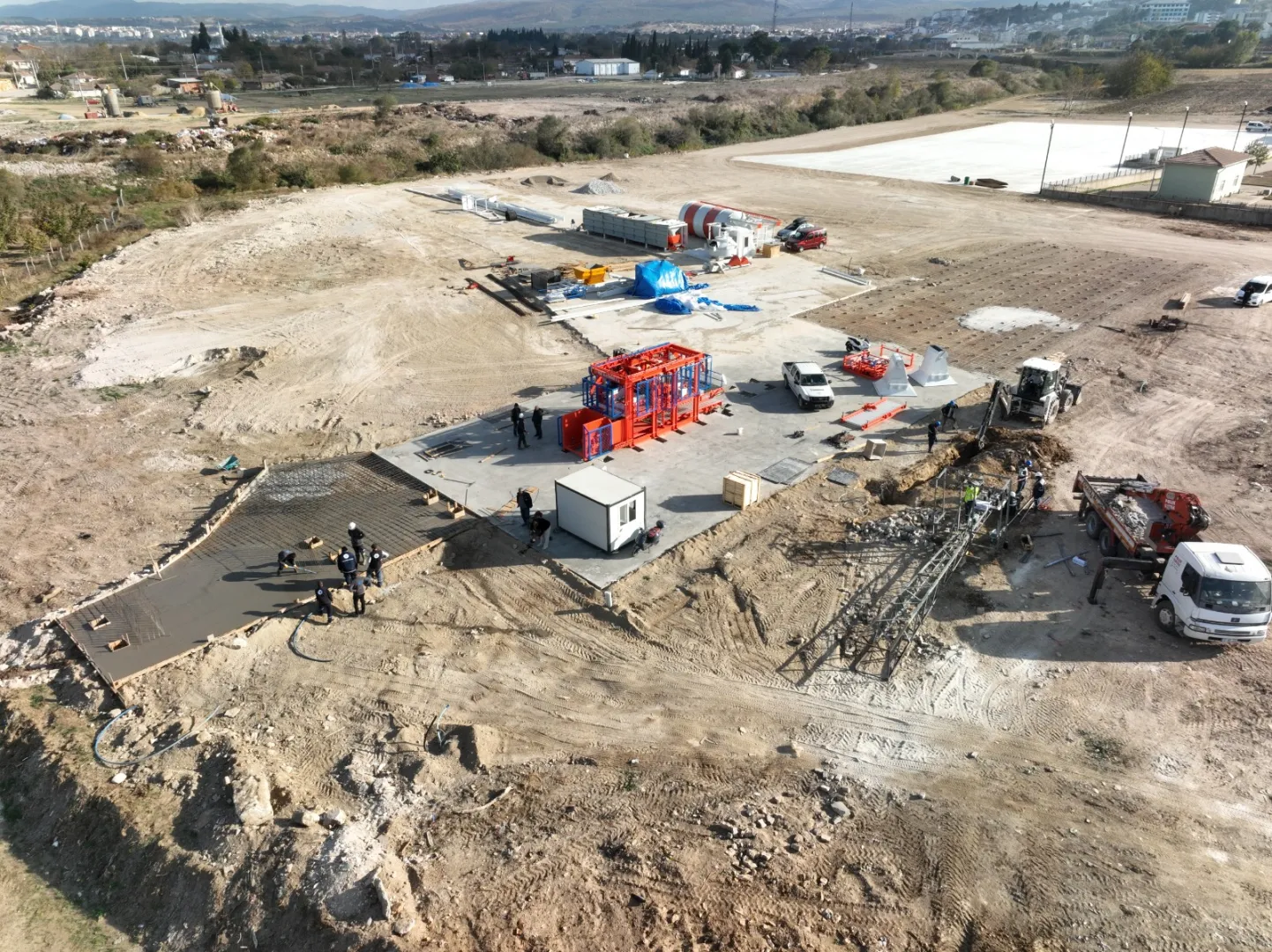 Biga Belediyesi Paket Taş Üretim Tesisi Kurulumu Sürüyor