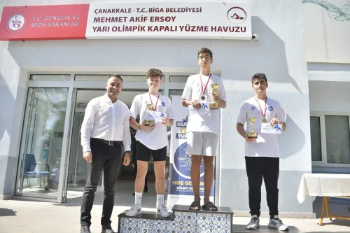 100. Yıla özel Yüzme Turnuvası Yapıldı - Fotoğraf 1