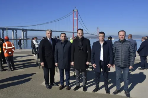 1915 Çanakkale Köprüsü'nden Yürüyerek Asya'dan Avrupa Kıtasına Geçildi - Fotoğraf 1