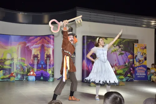 Alis Harikalar Diyarında Oyununa Yoğun İlgi - Fotoğraf 4