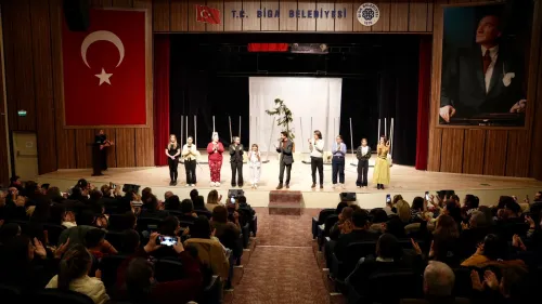 Başkan Alper Şen: “İlçe Tiyatromuzun Genç Yetenekleri Biga’nın Gururu Oldu” - Fotoğraf 8