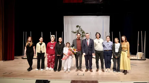 Başkan Alper Şen: “İlçe Tiyatromuzun Genç Yetenekleri Biga’nın Gururu Oldu” - Fotoğraf 10