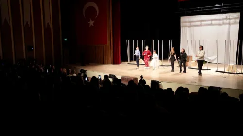 Başkan Alper Şen: “İlçe Tiyatromuzun Genç Yetenekleri Biga’nın Gururu Oldu” - Fotoğraf 13