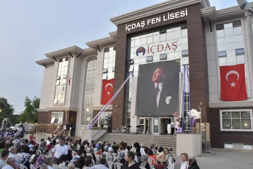 Başkan Erdoğan, Lise Öğrencilerinin Mezuniyet Heyecanına Ortak Oldu - Fotoğraf 3