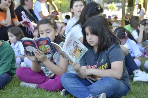 Başkan Erdoğan, Miniklerle Açık Havada Kitap Okudu - Fotoğraf 5