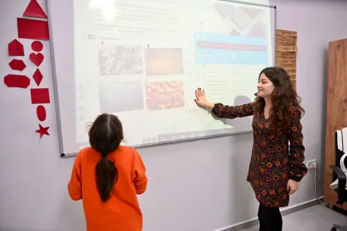 Belediye Başkanımız Alper Şen: İngilizce Kurslarımız ile Dünya Vatandaşı Yetiştireceğiz - Fotoğraf 1