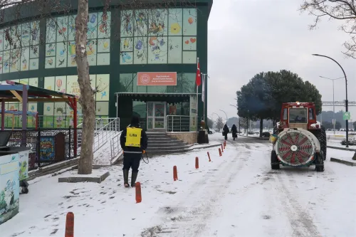 Belediye Ekipleri Karla Mücadelesine Devam Ediyor - Fotoğraf 2