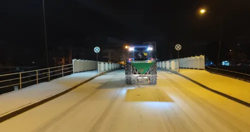 Belediye Ekipleri Karla Mücadelesine Devam Ediyor - Fotoğraf 1