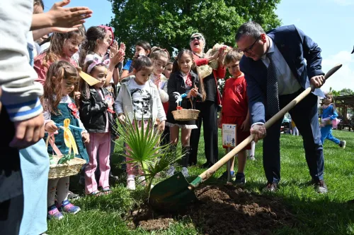 Biga Belediyesi 23 Nisan Şenliğinde Çocuklar Doyasıya Eğlendi - Fotoğraf 5