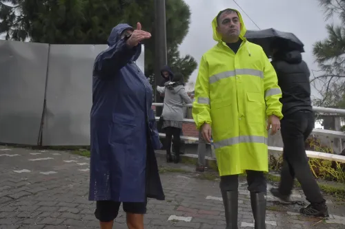 Biga Belediyesi Ekipleri Canla Başla Müdahale Etti - Fotoğraf 1