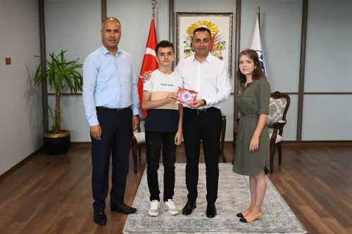 Biga Belediyesi LGS’de Başarılı Olan Öğrencileri Ödüllendirdi - Fotoğraf 9