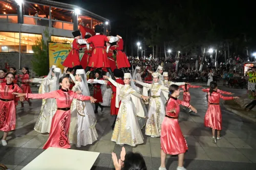 Biga Belediyesi Uluslararası Halk Oyunları Festivali Göz Doldurdu - Fotoğraf 3