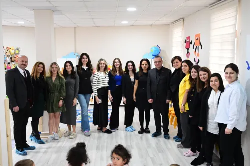 Biga Belediyesi’nden Emekli Öğretmenlere Anlamlı Kutlama - Fotoğraf 1