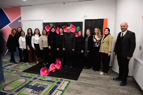 Biga Belediyesi’nden Emekli Öğretmenlere Anlamlı Kutlama - Fotoğraf 4