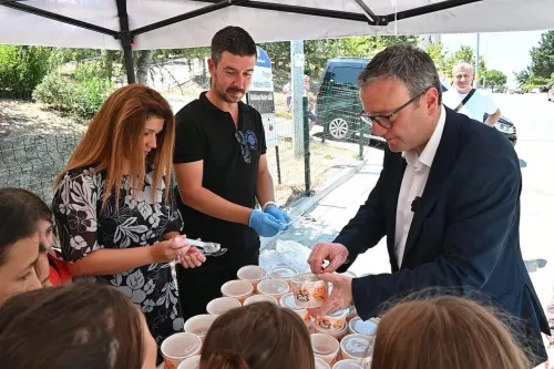 Biga Belediyesi'nden Tam Kadro Aşure İkramı - Fotoğraf 3