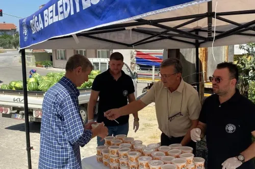 Biga Belediyesi'nden Tam Kadro Aşure İkramı - Fotoğraf 2