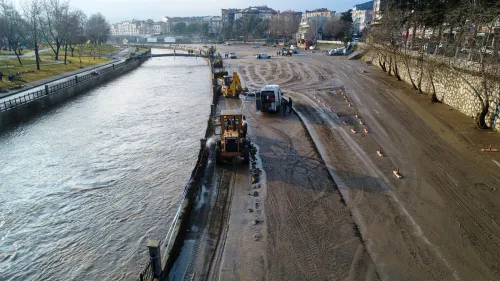 Kocabaş Çayı Kenarında Temizlik Çalışmaları Yapıldı - Fotoğraf 1