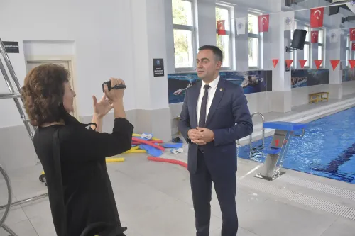 Mehmet Akif Ersoy Yarı Olimpik Yüzme Havuzuna Yoğun İlgi - Fotoğraf 1