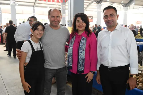 Milletvekili İskenderoğlu ve Başkan Erdoğan Pazar Yerini Gezdi - Fotoğraf 1