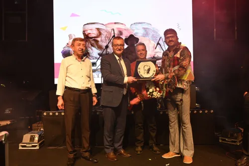 Retrobüs, Bigalı Kardeşler ve DJ Mustafa Birtek Biga’mızda sahne aldı. - Fotoğraf 4