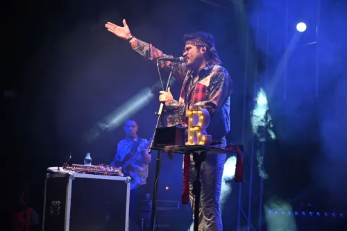 Retrobüs, Bigalı Kardeşler ve DJ Mustafa Birtek Biga’mızda sahne aldı. - Fotoğraf 2