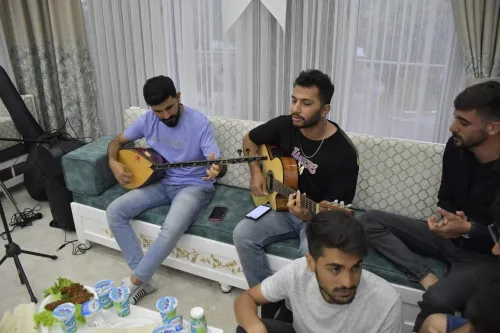 Üniversiteli Öğrenciler Çiğ Köfte Yoğurdu - Fotoğraf 3