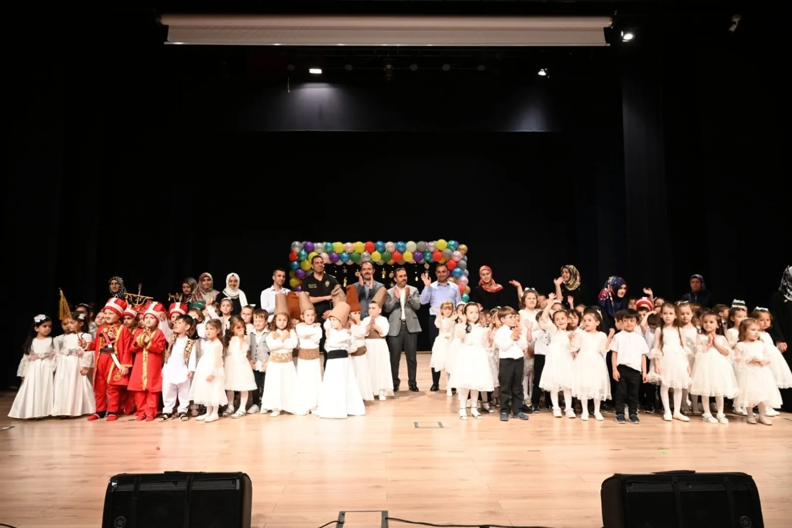 Kur'an Kursunun Minik Öğrencilerinin Yıl Sonu Etkinliği